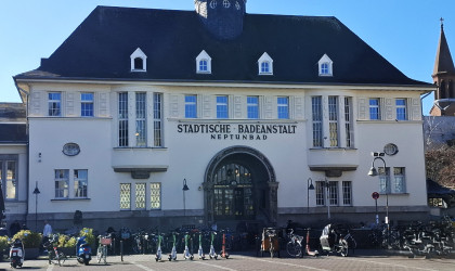 Treffpunkt Neptunplatz, Neptunbad