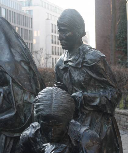 Stadtführung »Heilige und unheilige Kölnerinnen – Frauentour nördliche Altstadt« Edith-Stein-Denkmal